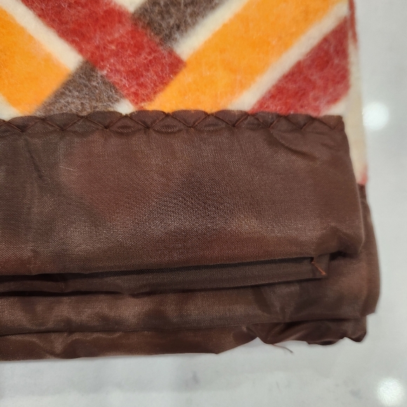 Vintage Twin Double Blanket Throw Crosscheck Acrylic Polyester Made in Canada - Picture 6 of 7